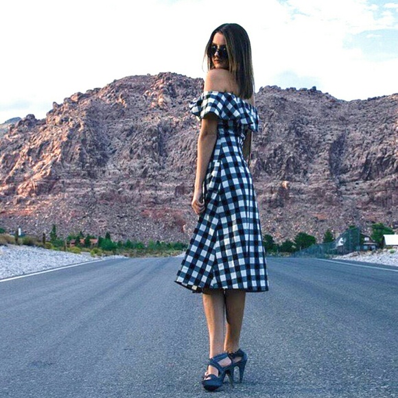 🆕🌱 GIANNI BINI Dylan Off the Shoulder Dress - Picture 3 of 6